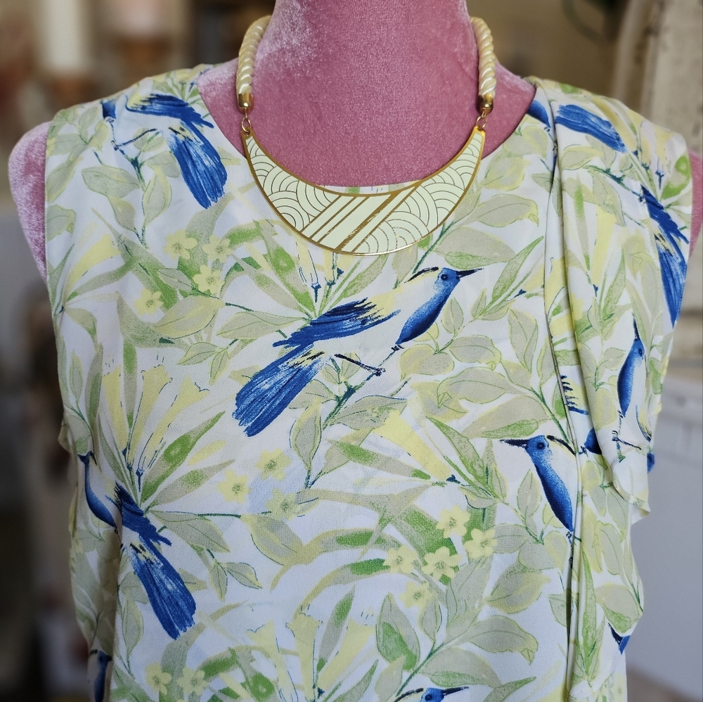 Ann Taylor Sleeveless Blouse. Size Medium.